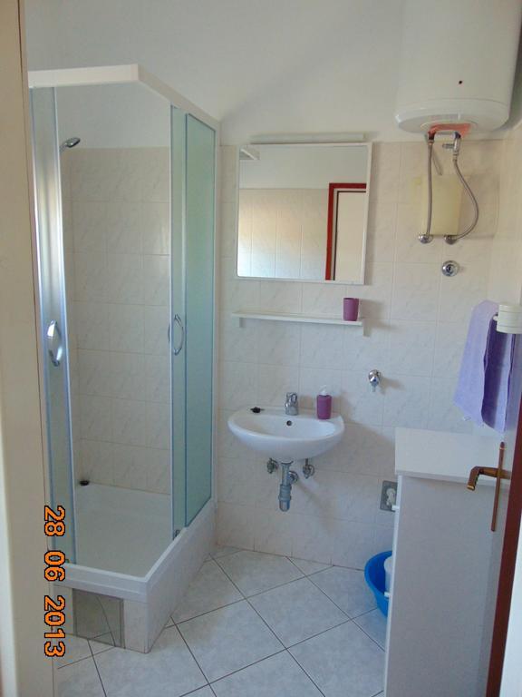 Apartments Borozan Vinisce Quarto foto