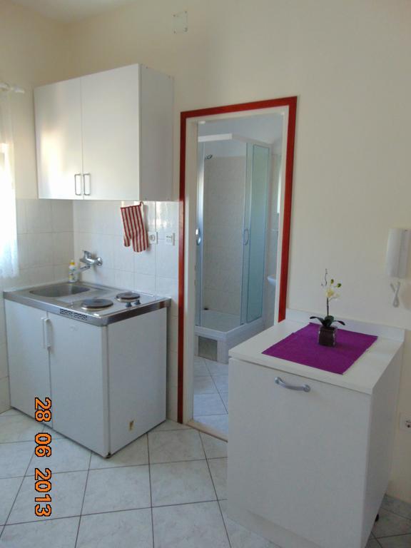 Apartments Borozan Vinisce Quarto foto