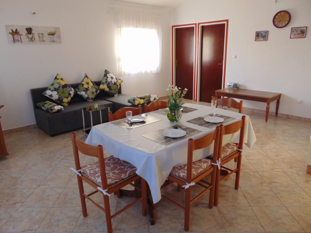 Apartments Borozan Vinisce Quarto foto