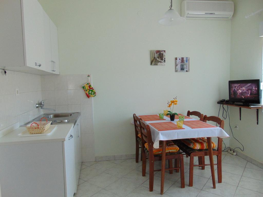 Apartments Borozan Vinisce Quarto foto