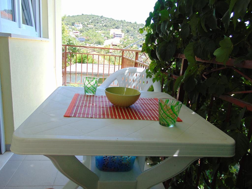 Apartments Borozan Vinisce Quarto foto