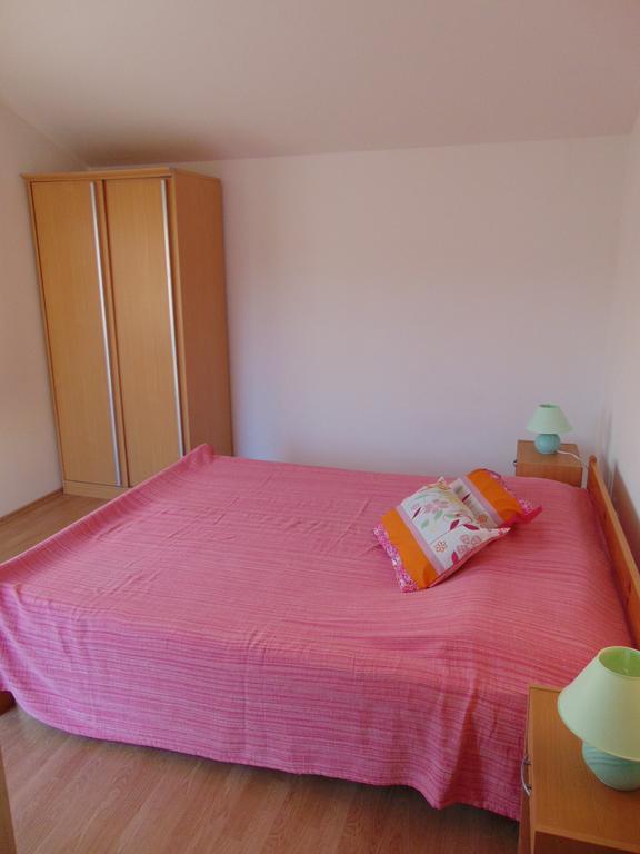 Apartments Borozan Vinisce Quarto foto